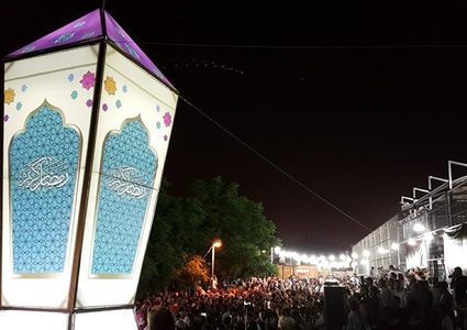 بالصور: إضاءة اكبر فانوس رمضاني بالقدس