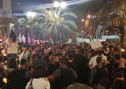 ليبرمان يهدد بسجن النواب العرب في الكنيست لانتقادهم شرطة الإحتلال