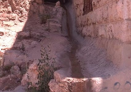 تلوث مياه الشرب يسبب حالات تسمم في أرطاس