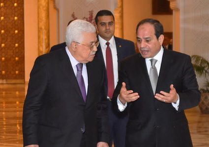 للاطمئنان على صحته.. الرئيس عباس يتلقى اتصالا هاتفيا من نظيره المصري