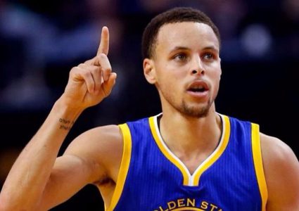 كوري يتألق.. ووريورز يتقدم بنهائي الغرب