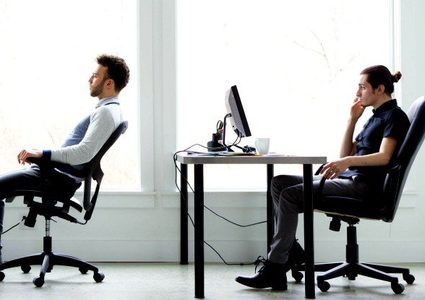 دراسات: تصفح الإنترنت في العمل لا يؤثر  على الإنتاجية