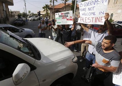 فيديو.. ناشطون يطردون وفداً أمريكياً من بيت لحم