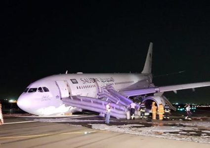 هبوط اضطراري لطائرة سعودية يؤدي لإصابة 53 راكباً