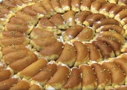 بالفيديو.. اقبال الناس على القطايف في رمضان