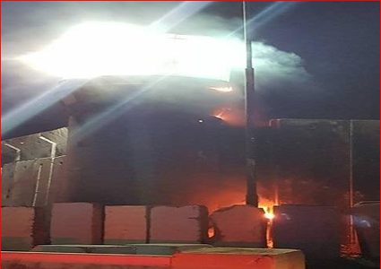 شبان يحرقون برج مراقبة لقوات الاحتلال على حاجز قلنديا شمال القدس