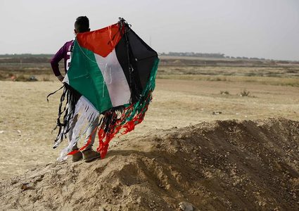 لأول مرة.. الاحتلال يحاكم شابين من غزة بتهمة اطلاق "طائرات ورقية"