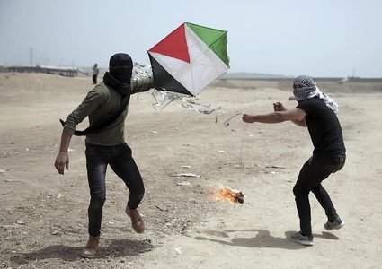لائحة اتهام بحق فلسطينيين من غزة لإطلاقهما طائرات ورقية