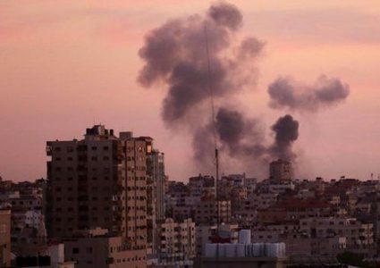 طائرات الاحتلال تقصف أهدافاً في مدينة غزة وجباليا