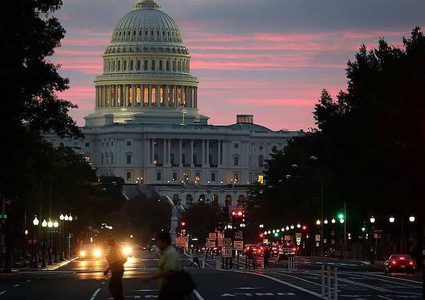 قانون أمريكي يخفف الضوابط المصرفية.. ويثير الجدل