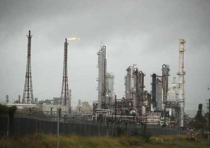 بعد مسيرة صعود.. النفط ينخفض