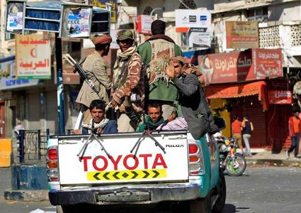 الحوثيون ينهبون الملايين.. بذريعة "نقود الشرعية"