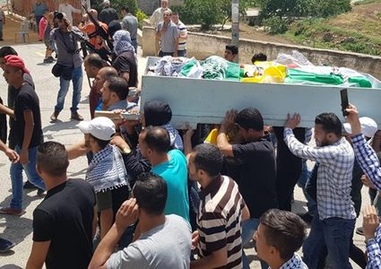 جماهير غفيرة تشيع جثمان الشهيد الفتى عدي أبو خليل