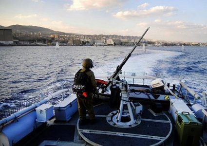 الاحتلال يعتقل صيادين شقيقين في بحر غزة