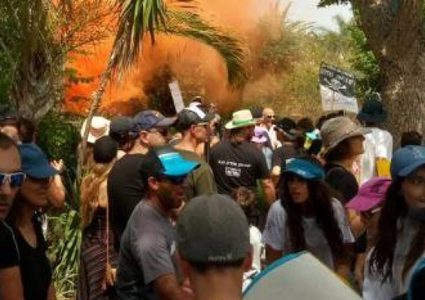 القاء قنابل دخانية على منزل نتنياهو