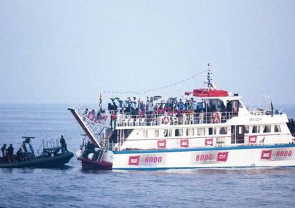 أسطول "كسر الحصار" يواصل طريقه نحو غزة