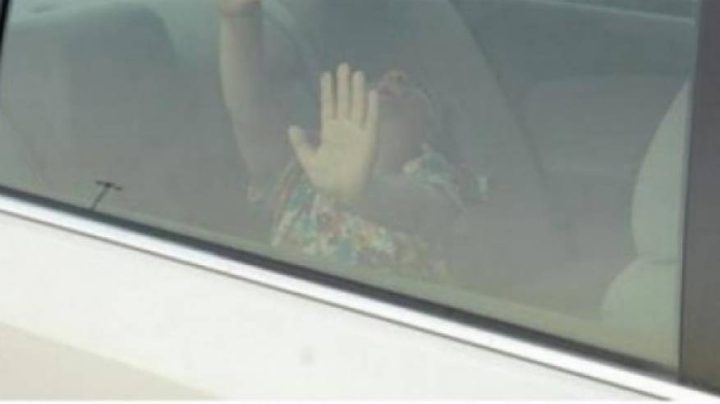 الشرطة تنقذ طفلا تركه والده داخل مركبة مغلقة في الخليل