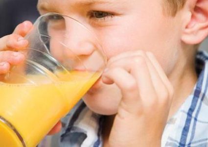 ما مخاطر تناول الأطفال عصير البرتقال في الصباح الباكر ؟