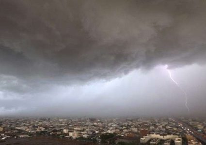 الإعصار "مكونو" يصل للسعودية اليوم