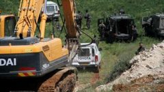 الاحتلال يوقف العمل بتأهيل طرق زراعية