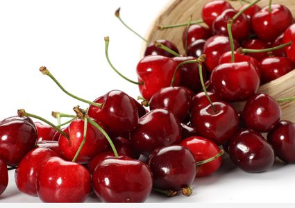 فوائد الكرز الأحمر.. مناعة وجمال وصحة