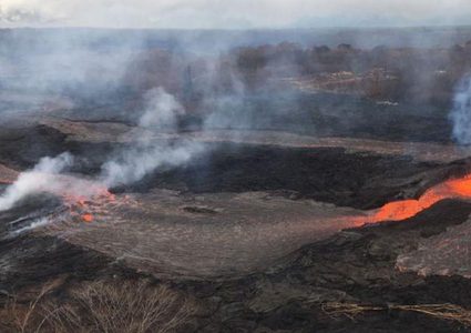 انفجارات بركانية في هاواي تقذف الرماد لارتفاع 11 ألف قدم
