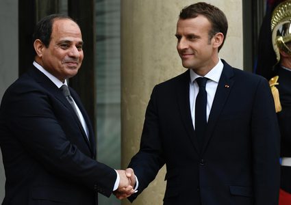 السيسي يؤكد لماكرون استمرار دعم مصر لجهود التسوية السياسية في ليبيا وسوريا