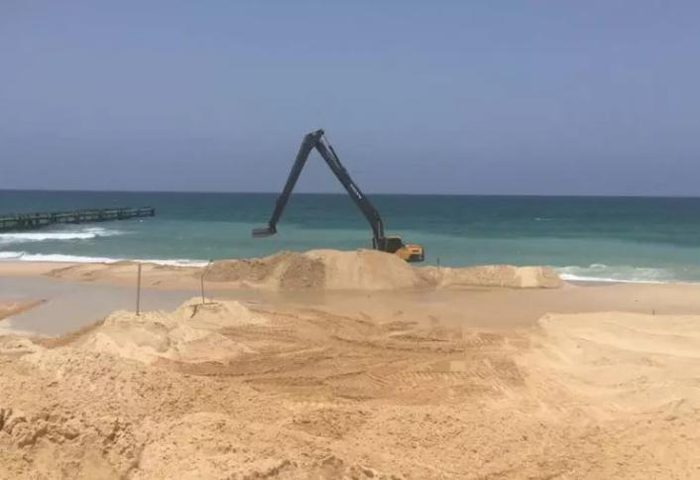 إسرائيل تبدأ بناء حاجز بحري مع غزة