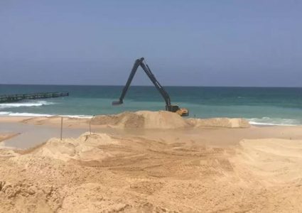 إسرائيل تبدأ بناء حاجز بحري مع غزة