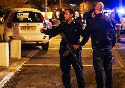 بالفيديو: الإحتلال يطلق النار على فتاة بزعم تنفيذ عملية طعن بالقدس