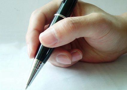 أسباب إشعال ترامب أزمتي كوريا وإيران