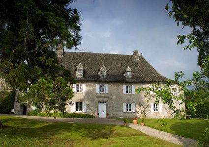 14 دولارا فقط لامتلاك قصر في فرنسا!