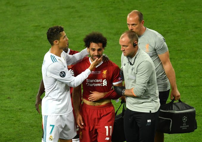 نجوم الفن يتعاطفون مع محمد صلاح بعد إصابته