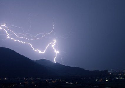 مصرع أكثر من 30 شخصا في الهند بسبب عواصف رعدية