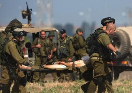 الإعلام العبري يزعم: 5 إصابات بينهم عناصر من قوات الاحتلال بشظايا قذائف أطلقت من غزة