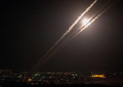 جندلمان يزعم: أكثر من مئة صاروخ وقذيفة أطلقت اليوم من غزة