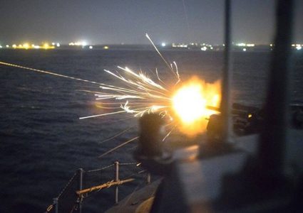 زوارق الاحتلال تطلق نيران رشاشاتها في عرض بحر خانيونس