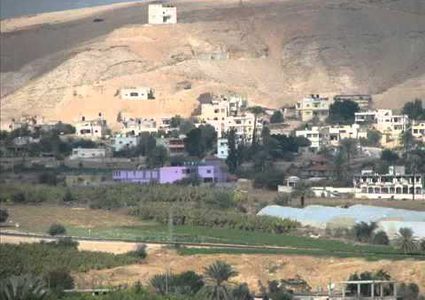 الاحتلال يستولي على طوب بناء في النويعمة