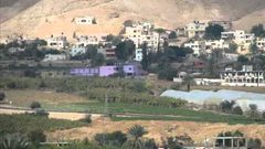 الاحتلال يستولي على طوب بناء في النويعمة