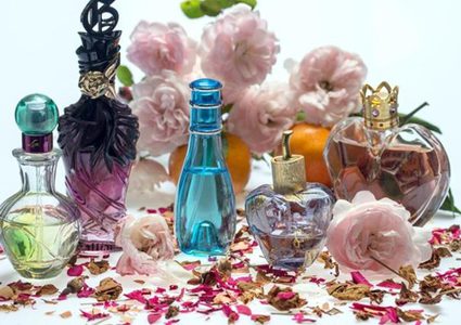 كيفية اختيار روائح العطور المناسبة لفصل الصيف؟