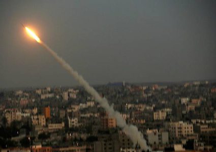 الإحتلال يعترف بسقوط رشفات من القذائف في مناطق مفتوحة بمجمع أشكول الاستيطاني