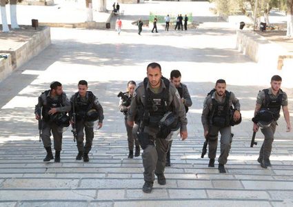 الاحتلال يصادر عربات وبسطات من حارة "باب حطة" في القدس