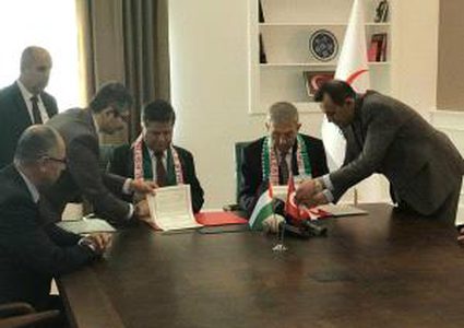 وزير الصحة يوقع اتفاقية تشغيل لمشفى فلسطين - تركيا للصداقة في قطاع غزة