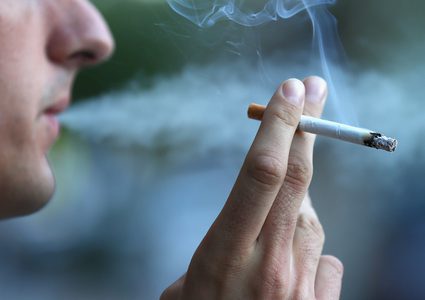 اسرائيل توسّع رقعة منع التدخين بالاماكن العامة