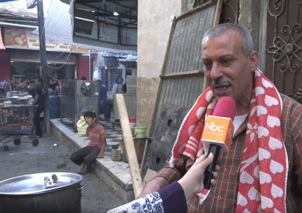 الحاج أبو الوليد الحطاب يصر على إكمال مشوار مبادرته لإطعام جيرانه