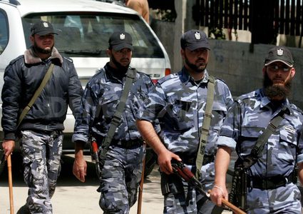 "أجهزة حماس" تقتحم مكتب دائرة شؤون اللاجئين في غزة