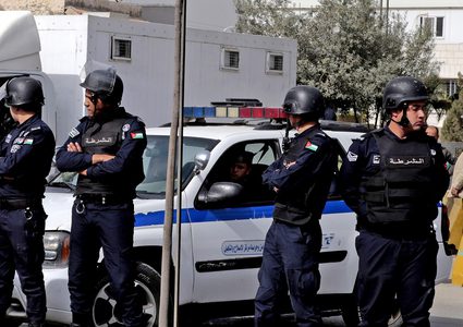 الأمن الأردني يمنع محتجين من الوصول لمقر رئاسة الوزراء