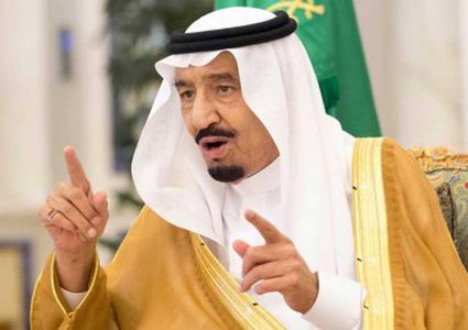ملك السعودية يهدد باستهداف قطر عسكريا