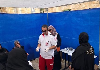 الهلال الاحمر يعزز جاهزيته لتقديم العلاج للمصلين