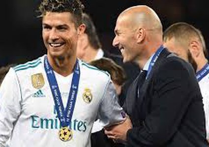 بماذا فاجئ لاعبو ريال مدريد زيدان بعد استقالته؟